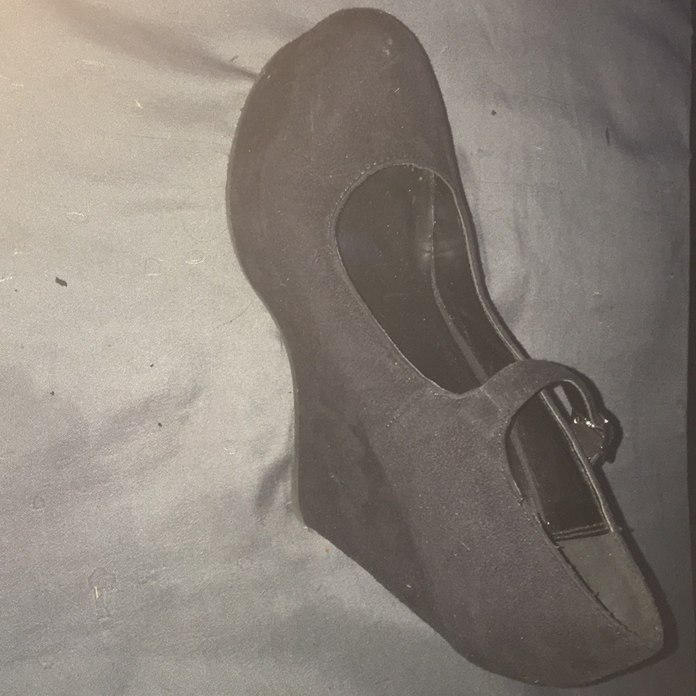 Heels - Picture 4 of 4